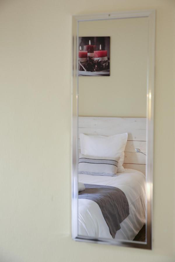 Hotel La Couronne มาร์ม็องด์ ภายนอก รูปภาพ