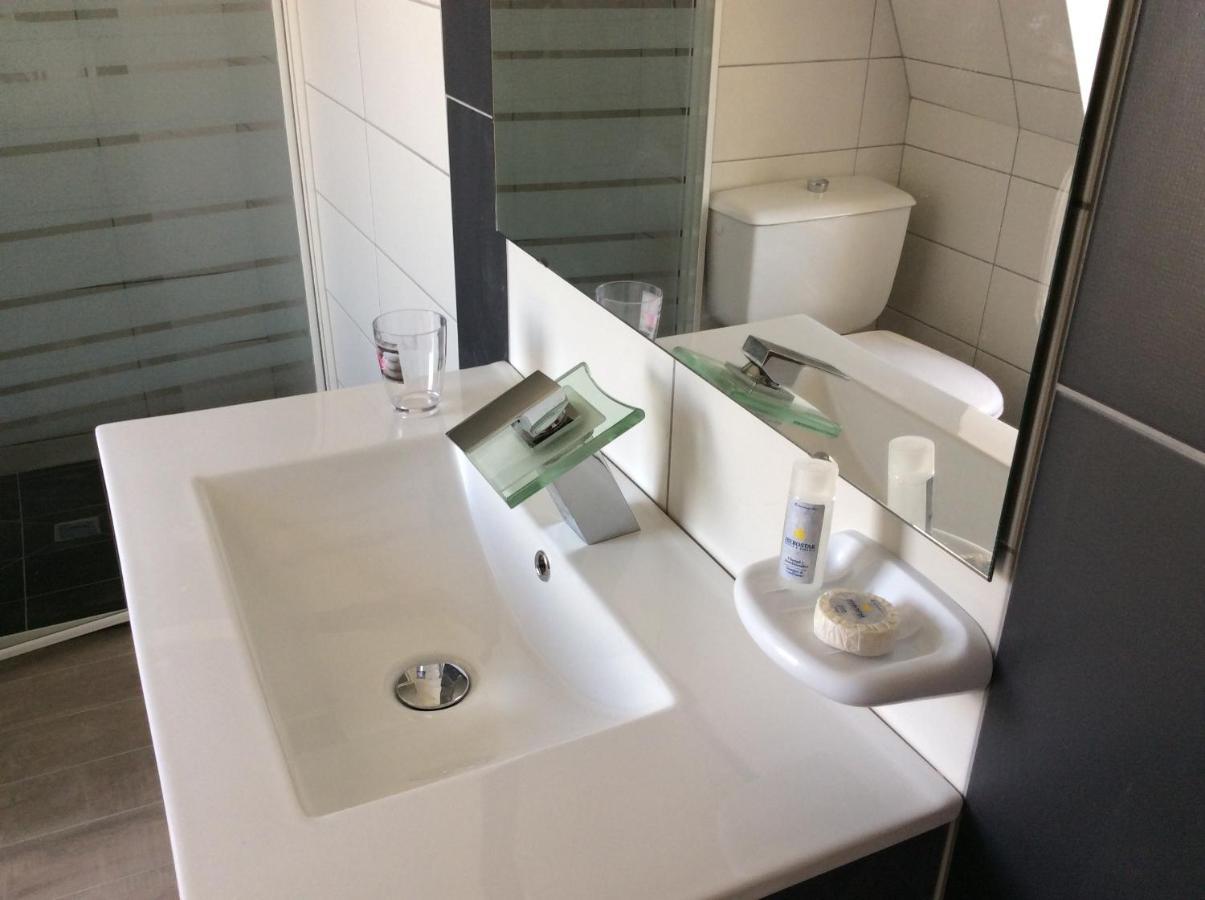Hotel La Couronne มาร์ม็องด์ ภายนอก รูปภาพ