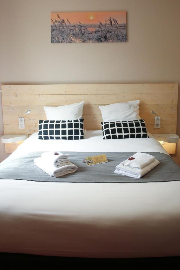 Hotel La Couronne มาร์ม็องด์ ภายนอก รูปภาพ