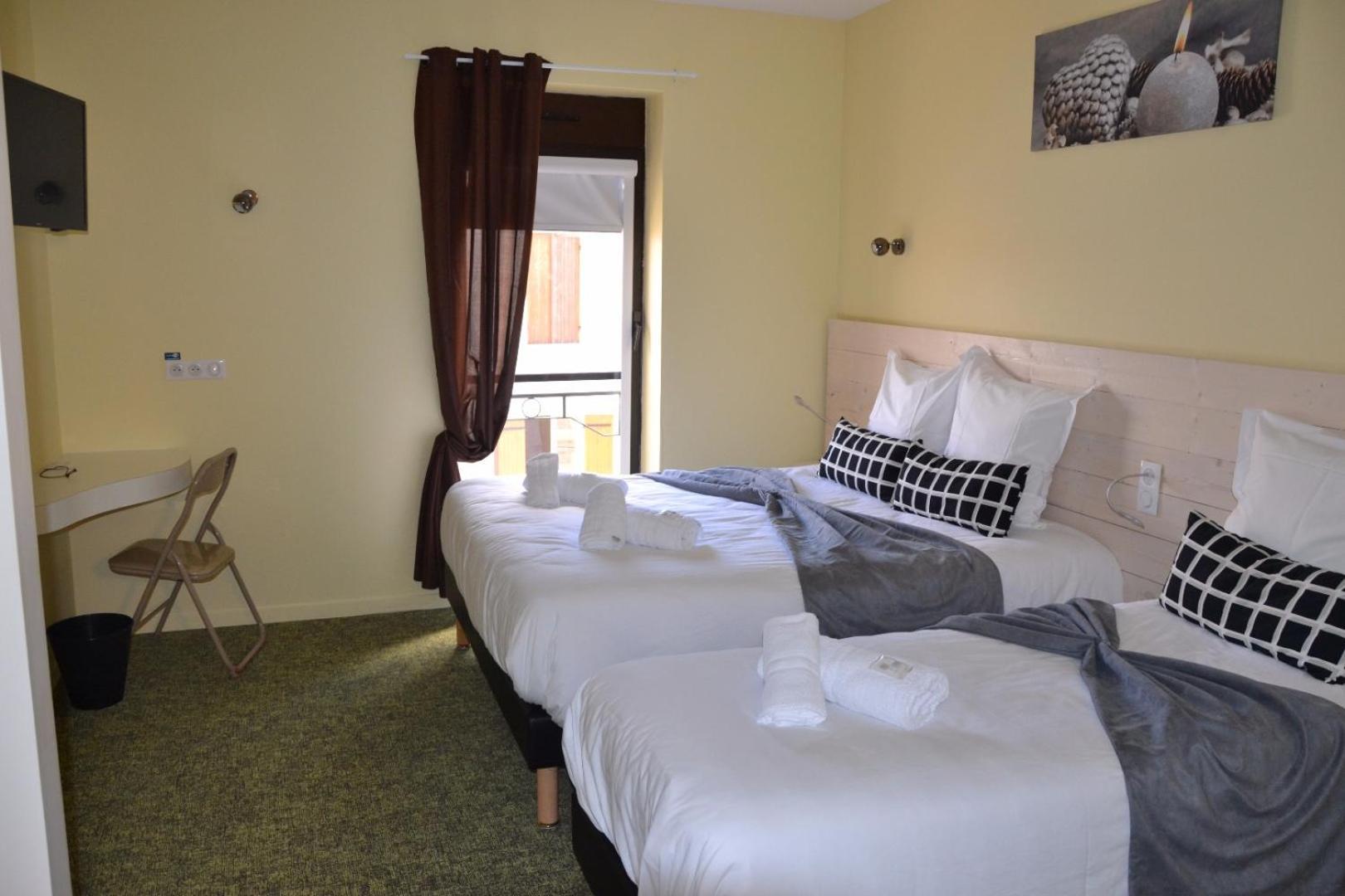 Hotel La Couronne มาร์ม็องด์ ภายนอก รูปภาพ